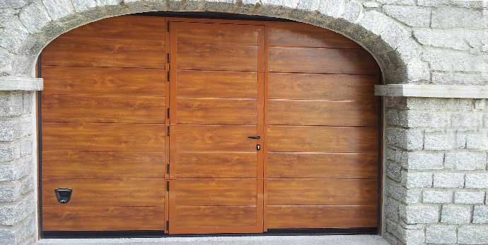 Genova Serrande | Porte sezionali in legno