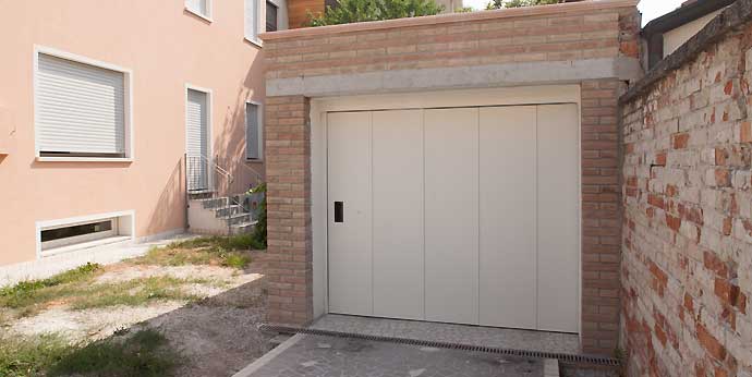 Genova Serrande | Porte sezionali laterali
